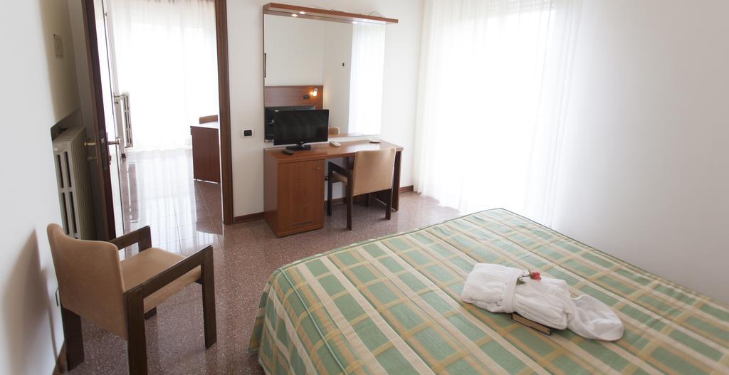Hotel Rossini Tabiano Terme Zewnętrze zdjęcie