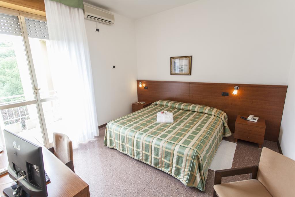 Hotel Rossini Tabiano Terme Zewnętrze zdjęcie