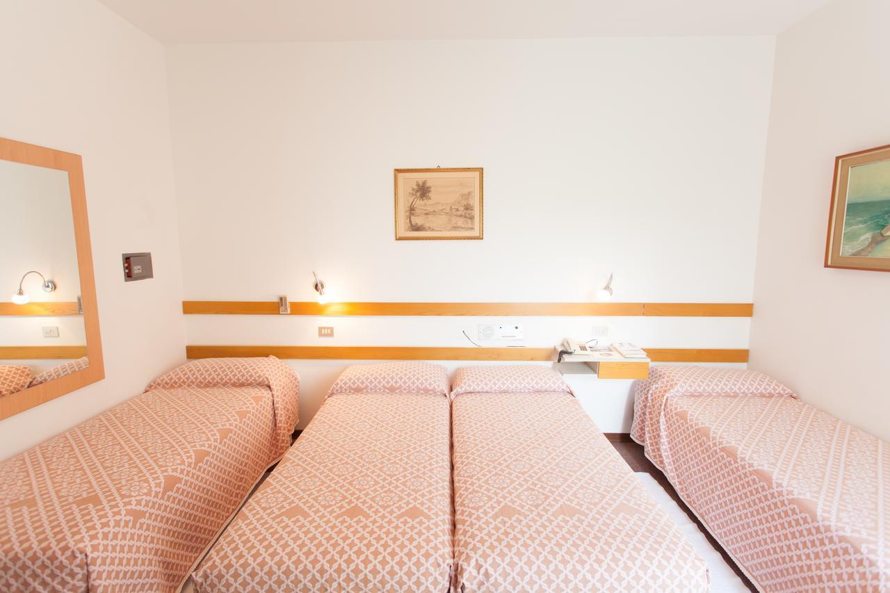 Hotel Rossini Tabiano Terme Zewnętrze zdjęcie